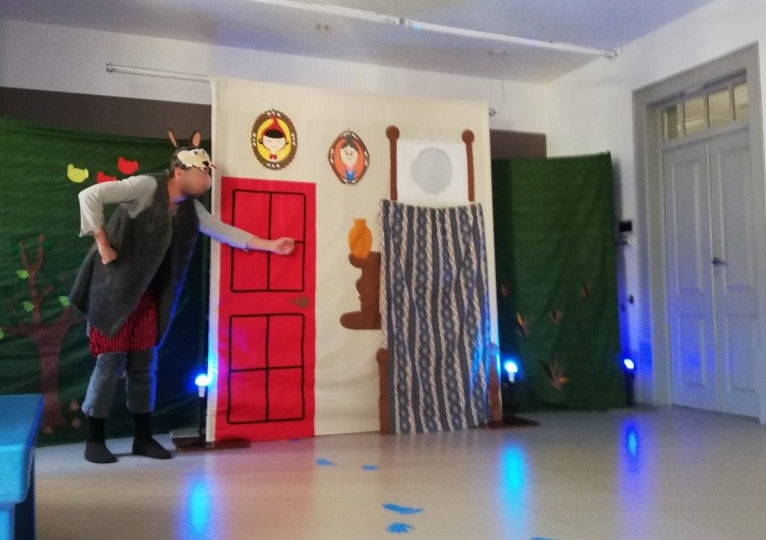 TEATRO - CAPUCHINHO VERMELHO